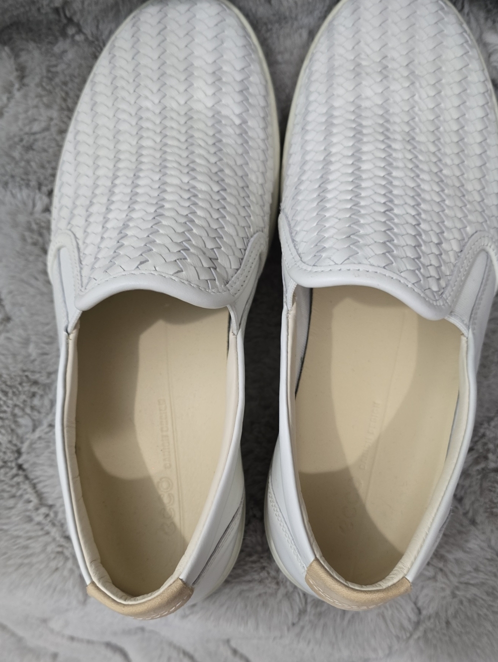 ECCO Soft 7Women's Woven Leather Slip-On - Picture 5 of 9